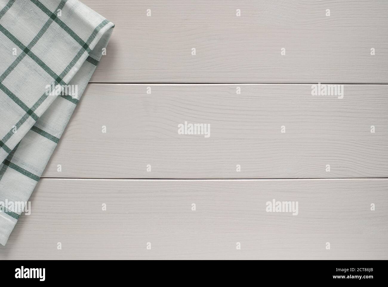 toile de cuisine sur table en bois blanc, vue sur le dessus, espace copie Banque D'Images