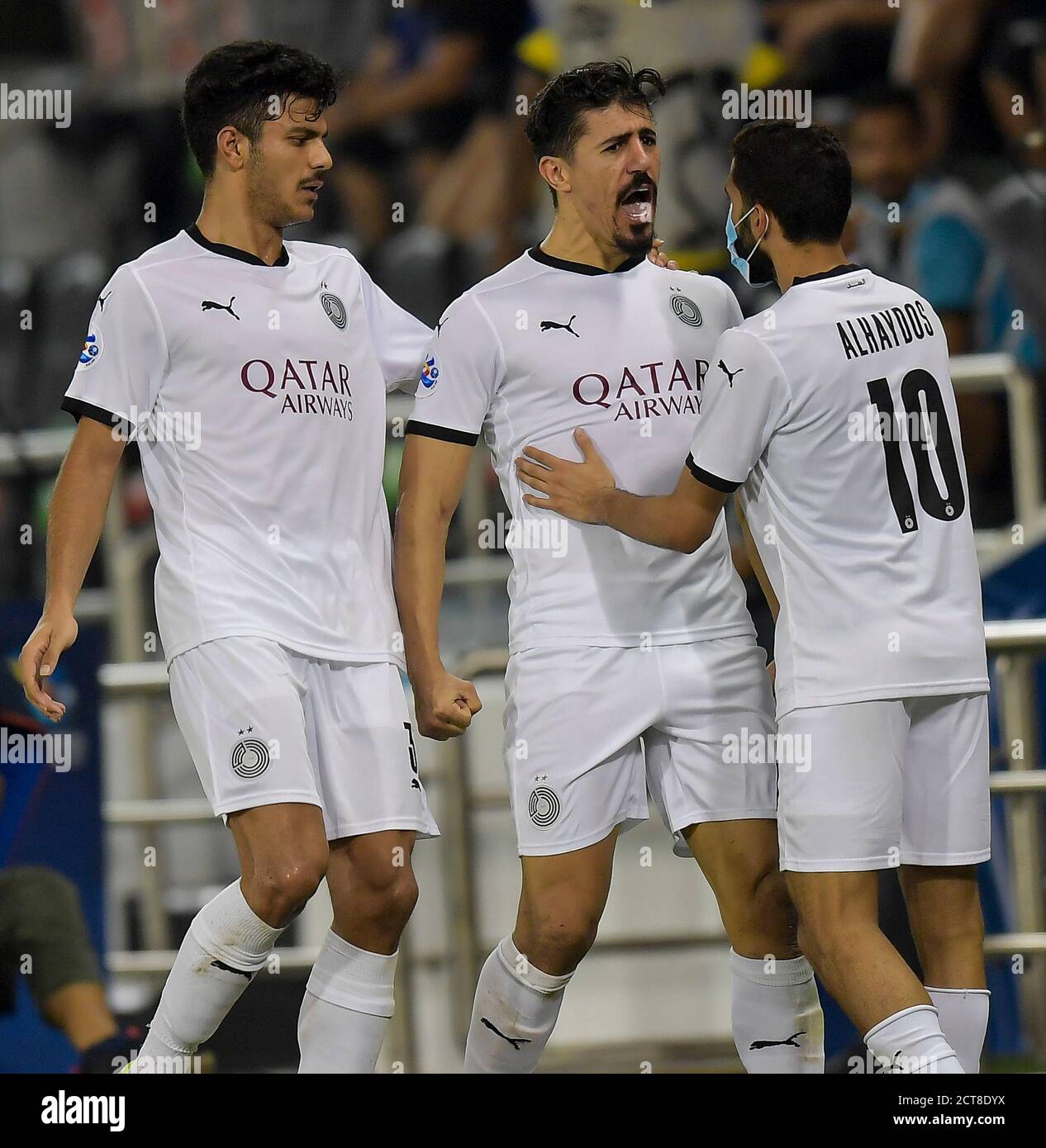Doha, Qatar. 21 septembre 2020. Bagdad Bounedjah (C) d'Al Sadd SC célèbre après avoir marquant le but lors du match de football du groupe D de l'AFC Asian Champions League entre Al Sadd SC du Qatar et Al Nassr d'Arabie Saoudite à Doha, capitale du Qatar, le 21 septembre 2020. Credit: Nikku/Xinhua/Alay Live News Banque D'Images