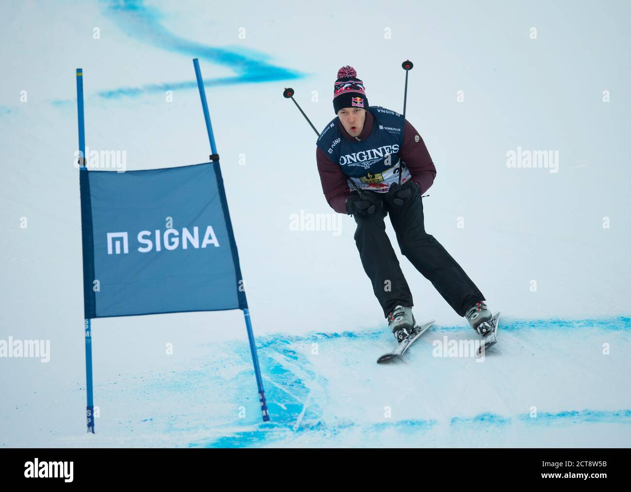 Daniil Kyvaat participe à la course de ski de la Charité “Kitz Trophy” à Kitzbuhel, en Autriche. Image : Mark pain / Alamy Banque D'Images