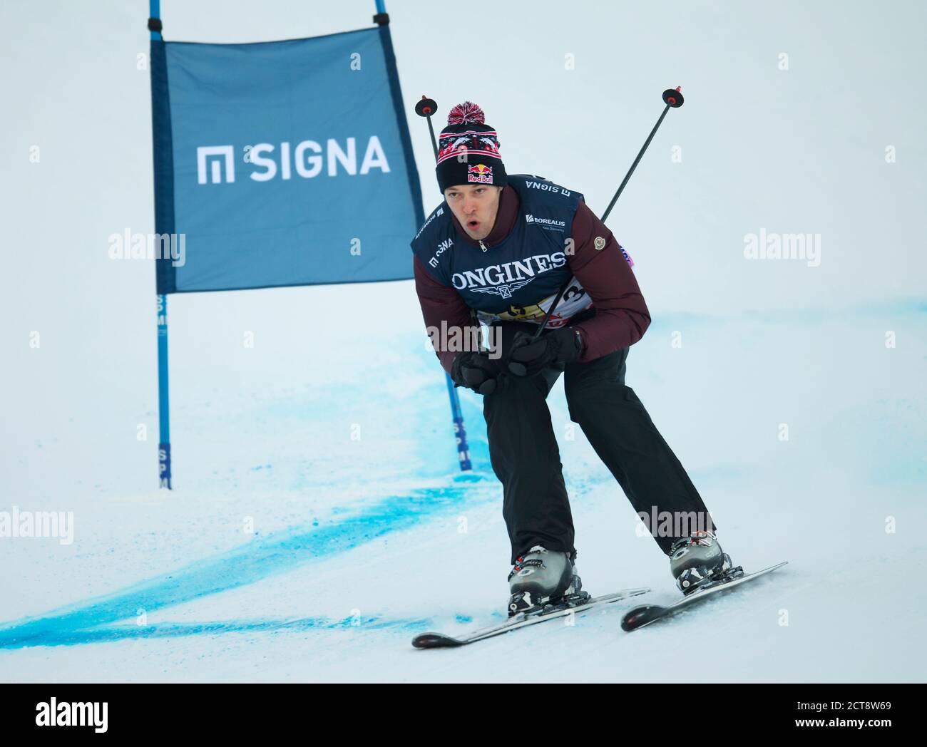 Daniil Kyvaat participe à la course de ski de la Charité “Kitz Trophy” à Kitzbuhel, en Autriche. Image : Mark pain / Alamy Banque D'Images