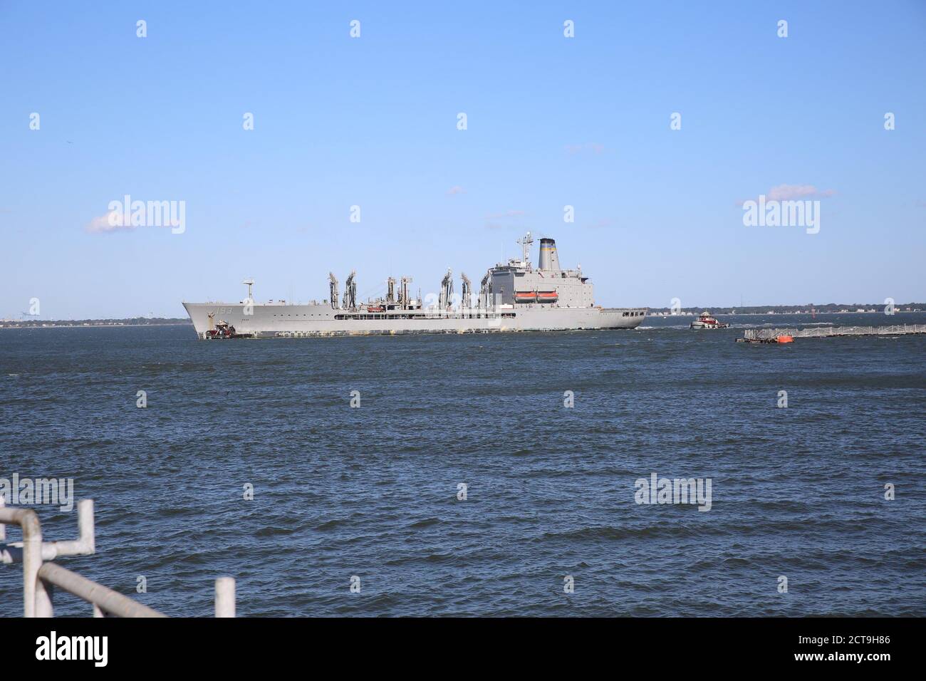 L’évolution a signifié l’achèvement d’un déploiement de 15 ans qui a débuté le 24 février 2005 à l’appui des opérations militaires dans les domaines de responsabilité des 7e, 6e, 5e et 2e flottes américaines. Le retour d'un déploiement vers l'avant couplé à un échange côtier se produit rarement, et sa longueur et son ampleur sont dignes de mention selon le capitaine du navire, le capitaine Andrew Chen. « à la vapeur de 997,495 milles marins pour participer à 389 voyages, Diehl a parcouru plus de la moitié du monde en fournissant un soutien logistique essentiel à la Marine américaine et à des pays partenaires au Japon, en Corée du Sud, à Singapour, en Italie, en Turquie, en Inde, Banque D'Images