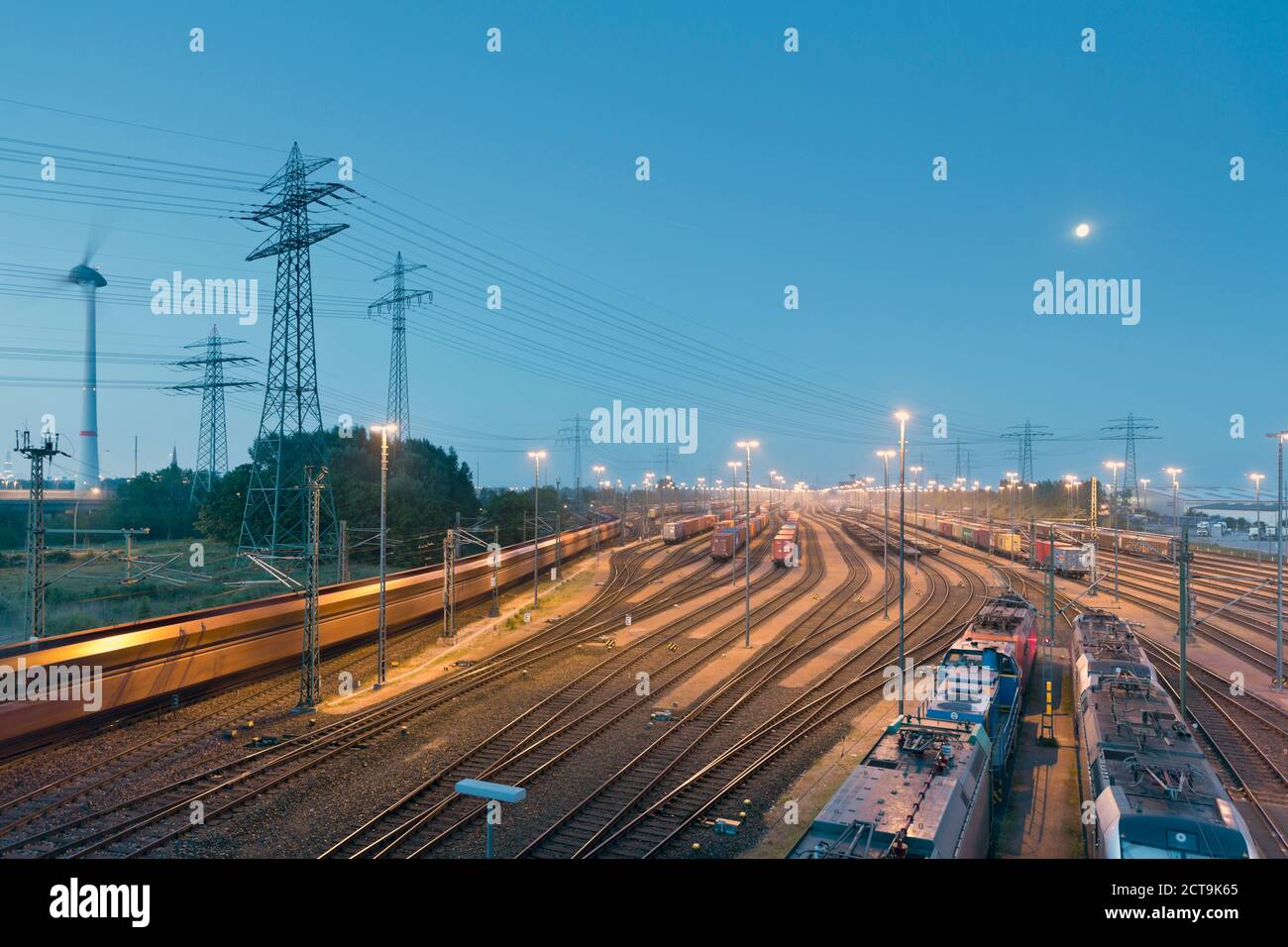 Allemagne, Hambourg, gare de triage à Altenwerder nuit Banque D'Images