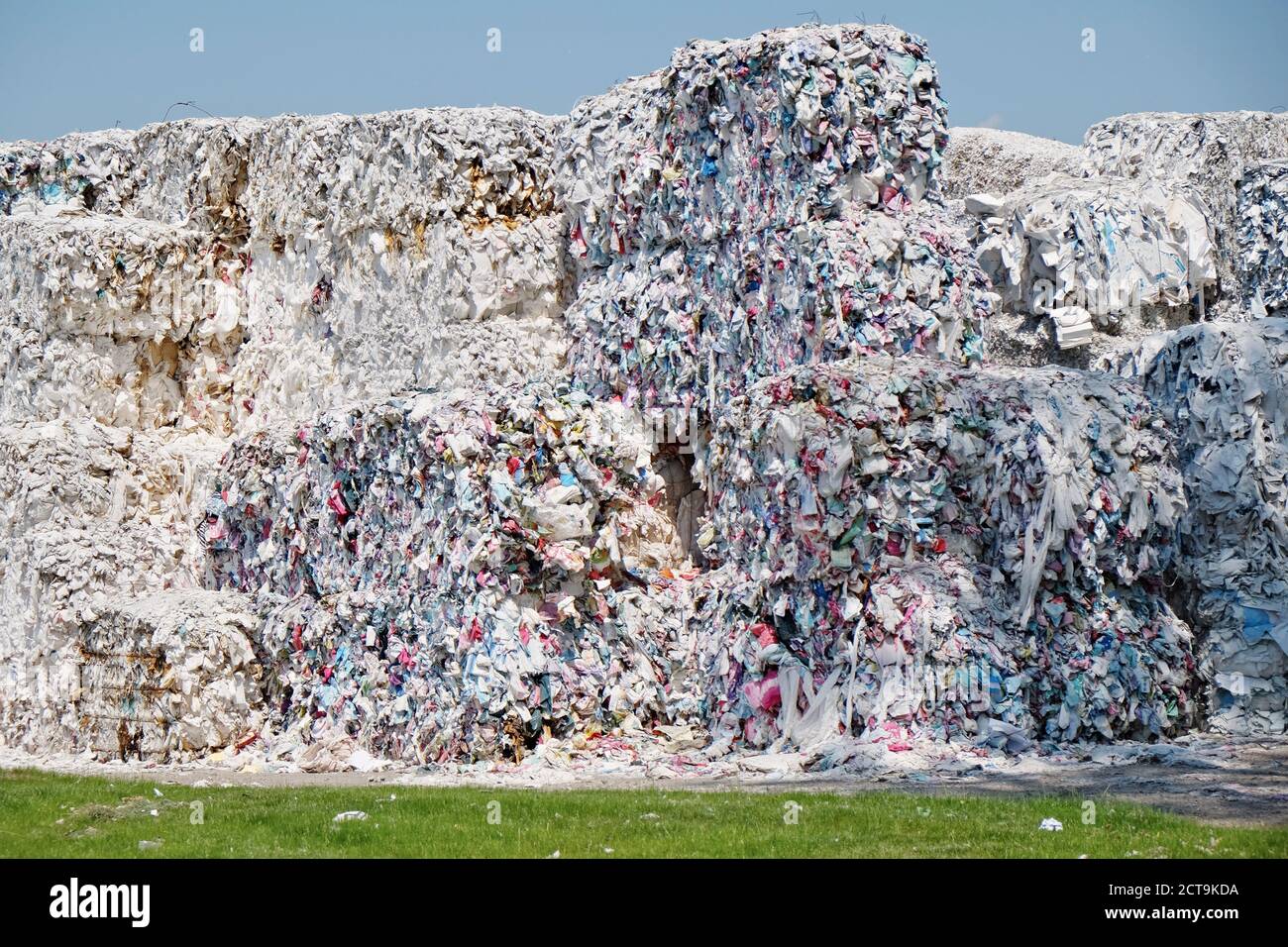 Allemagne, Rhénanie-Palatinat, Mainz-Kostheim, la montagne de déchets, papier Banque D'Images