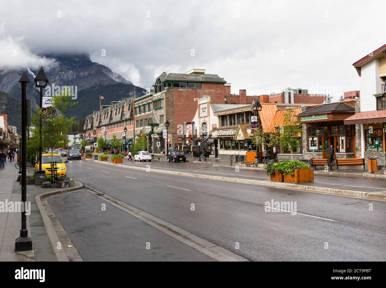 Le Canada, l'Alberta, des montagnes Rocheuses, le parc national Banff, Banff, vue de route principale Banque D'Images