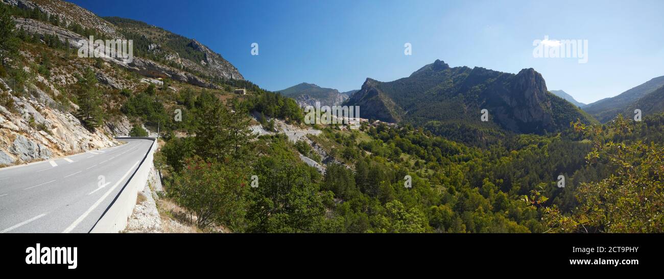 France, Alpes de Haute-Provence, Route Napoléon proche de Entrevaux Banque D'Images
