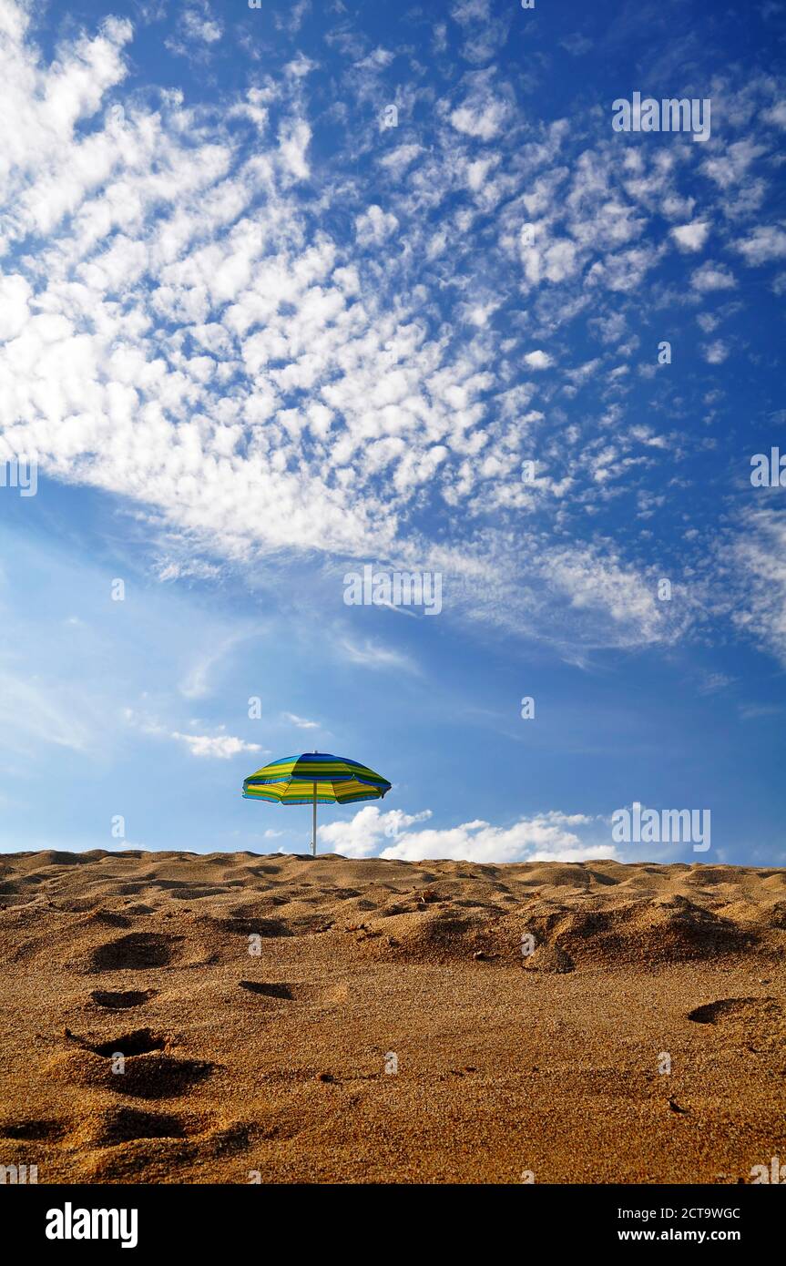 Portugal, Algarve, pare-soleil at beach Banque D'Images