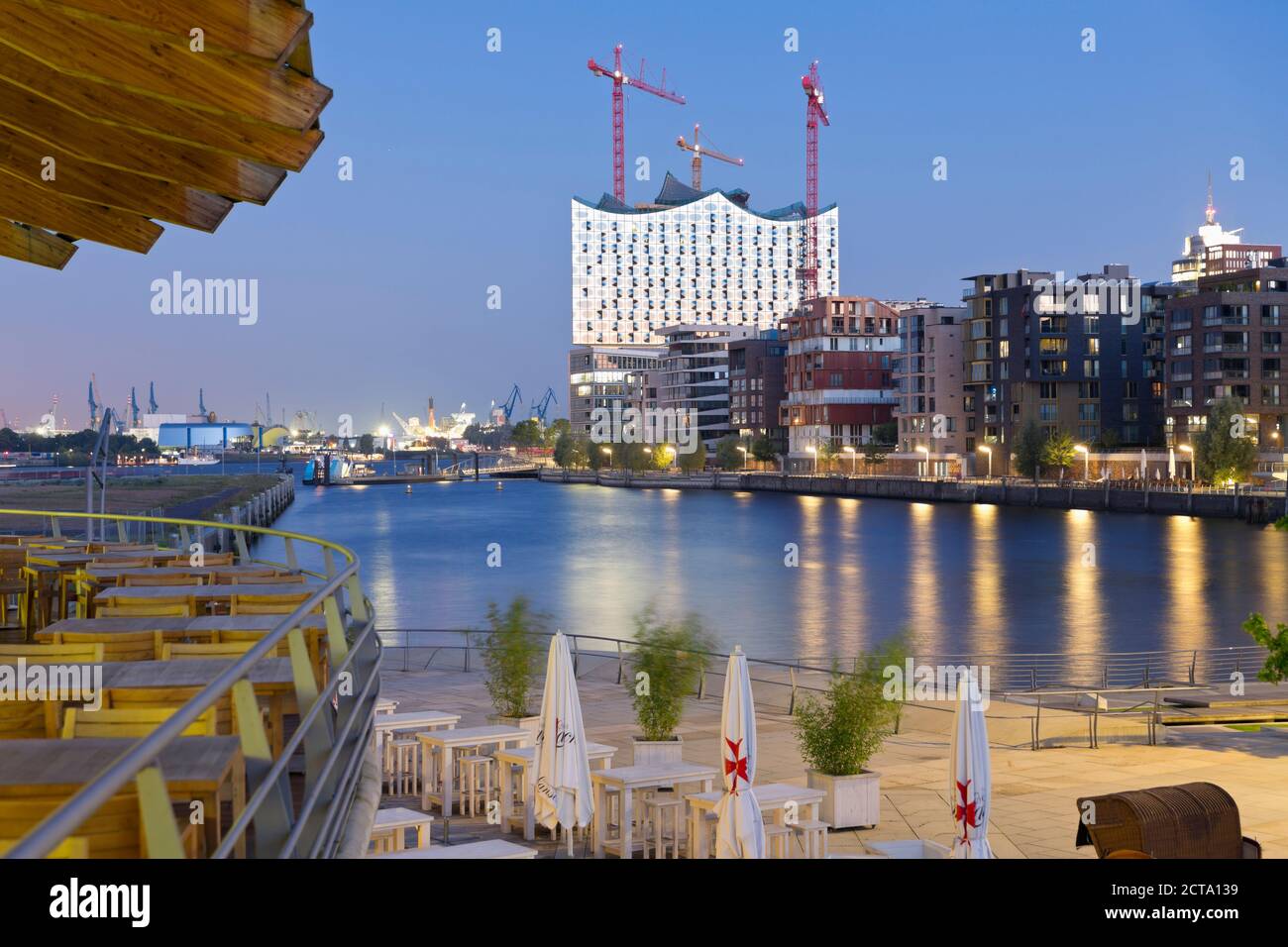 Allemagne, Hambourg, Hafencity, architecture moderne du Marco Polo Terrasses Banque D'Images