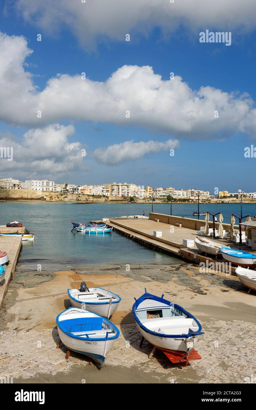 Italie, Pouilles, province de Lecce, Otrante, port d'accueil Banque D'Images