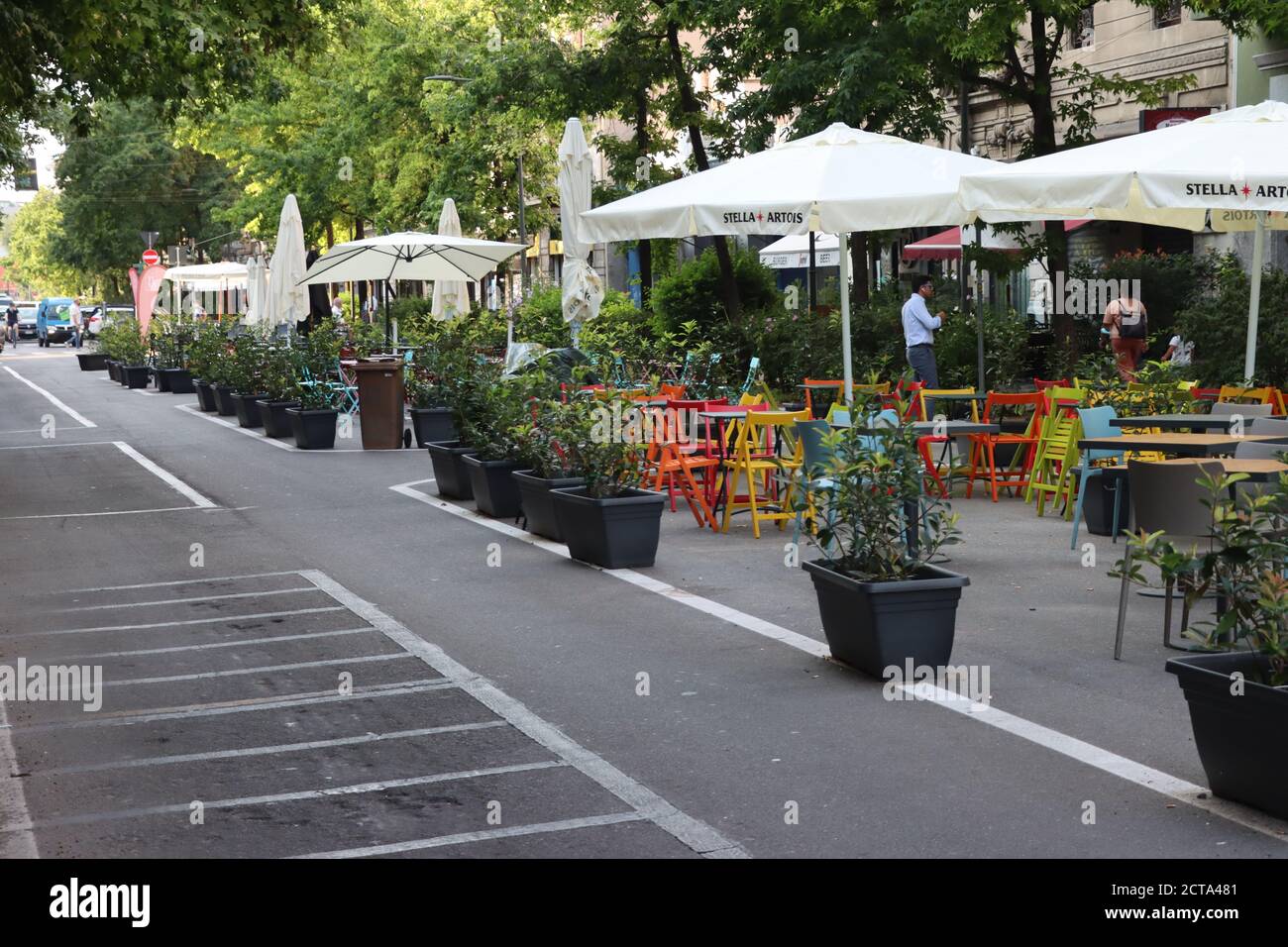 Salles de restauration extérieures temporaires à Milan, Italie Banque D'Images