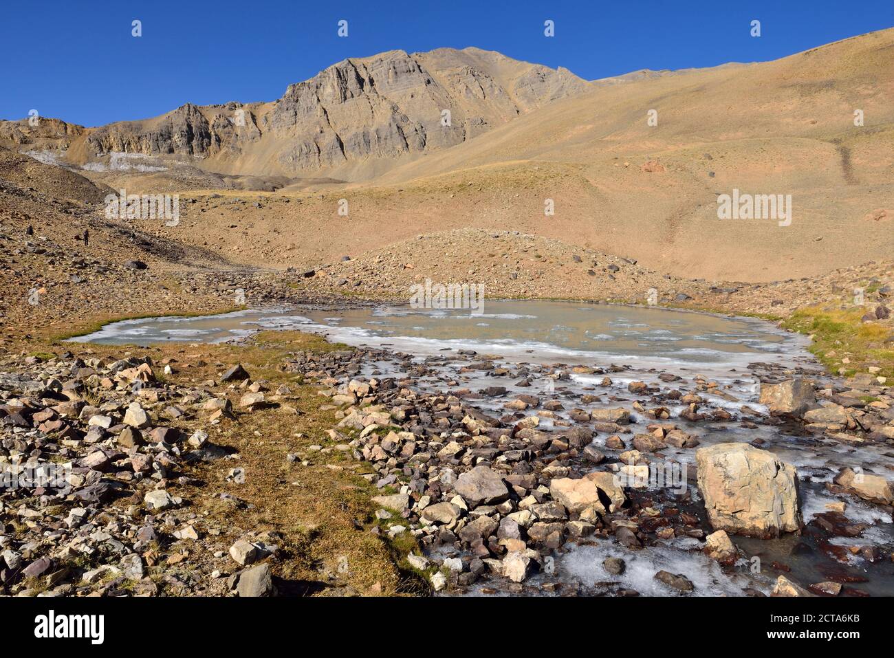 L'Iran, montagnes Alborz, Takht-e Massif de Suleyman, lac gelé Banque D'Images