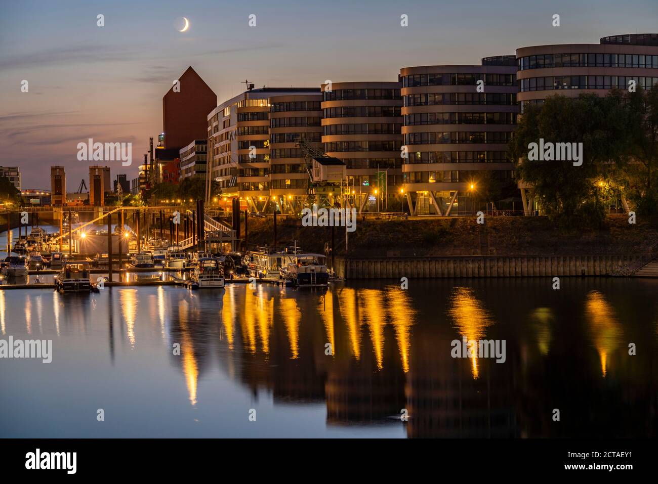 The Inner Harbour, Duisburg, Tower of the NRW State Archive, NRW, Allemagne, Banque D'Images