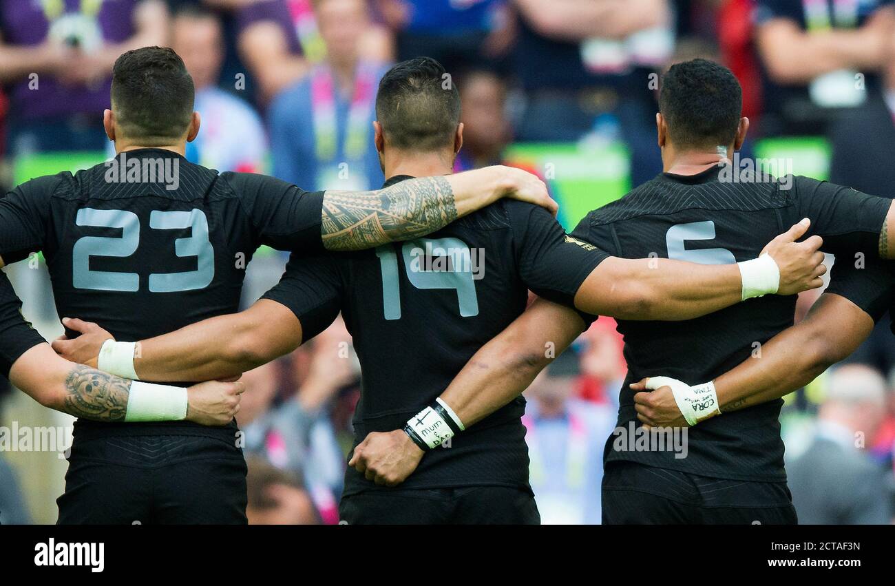 TOUS LES NOIRS S'ALIGNENT POUR LEUR HYMNE NATIONAL Nouvelle-Zélande contre l'Argentine coupe du monde de rugby 2015 image crédit : © MARK PAIN / ALAMY Banque D'Images