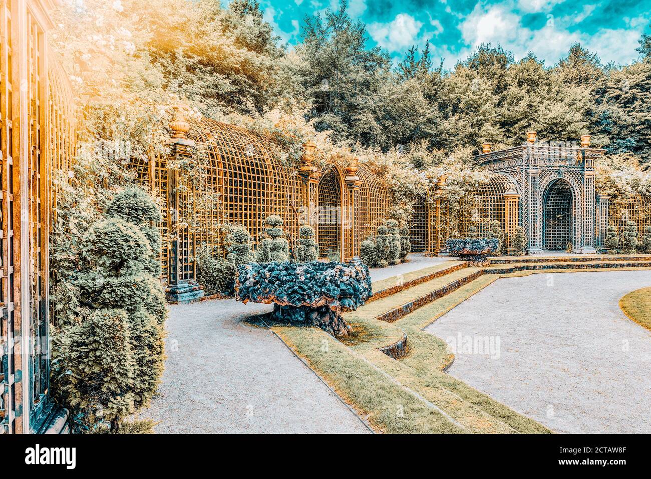 Fontaine de l'escalade dans un magnifique parc en Europe - Versailles. France Banque D'Images