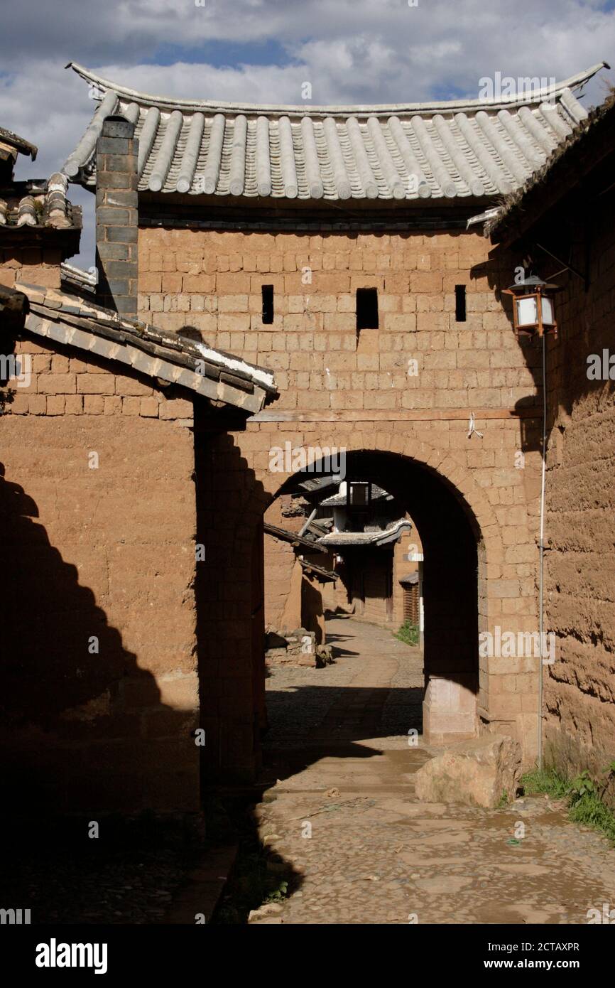 Lane en fin d'après-midi, vieille ville de Shaxi, province du Yunnan, Chine 11 octobre 2005 Banque D'Images