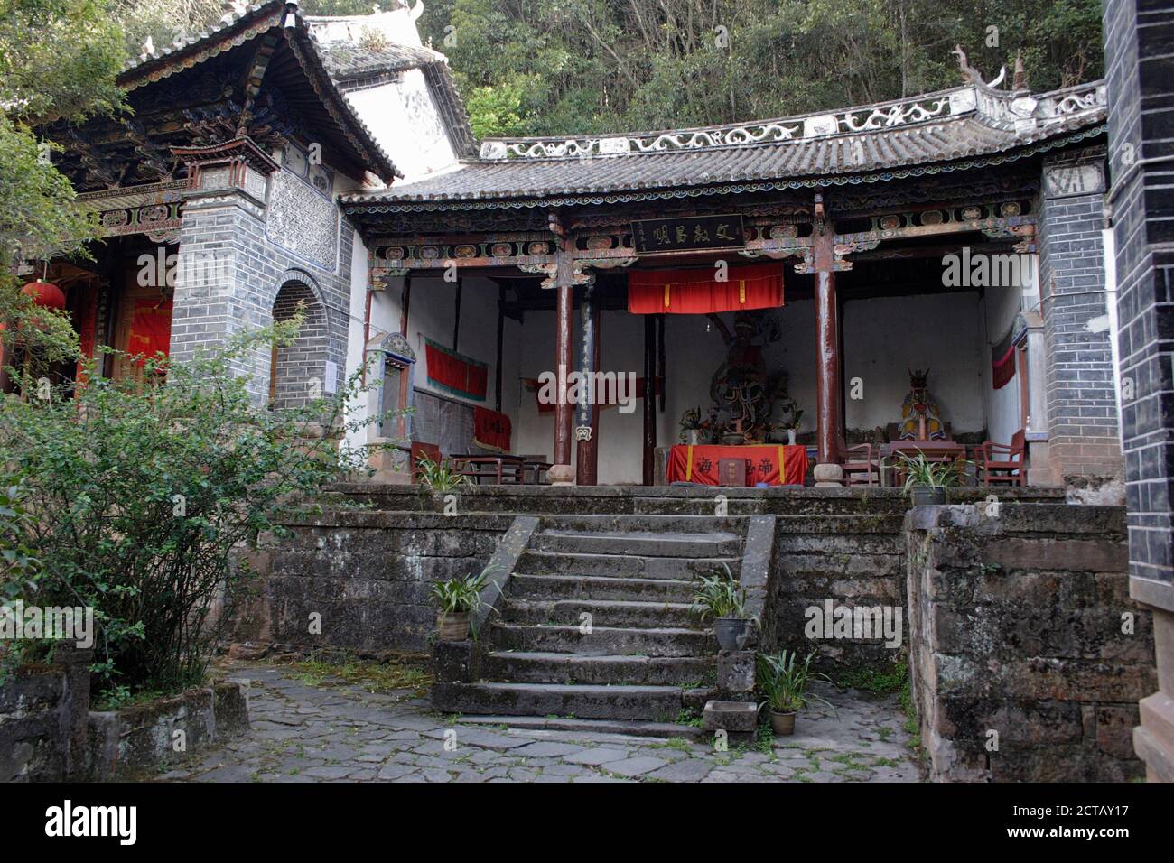 Temple taoïste à Weibaoshan, province du Yunnan, Chine 7 avril 2006 Banque D'Images