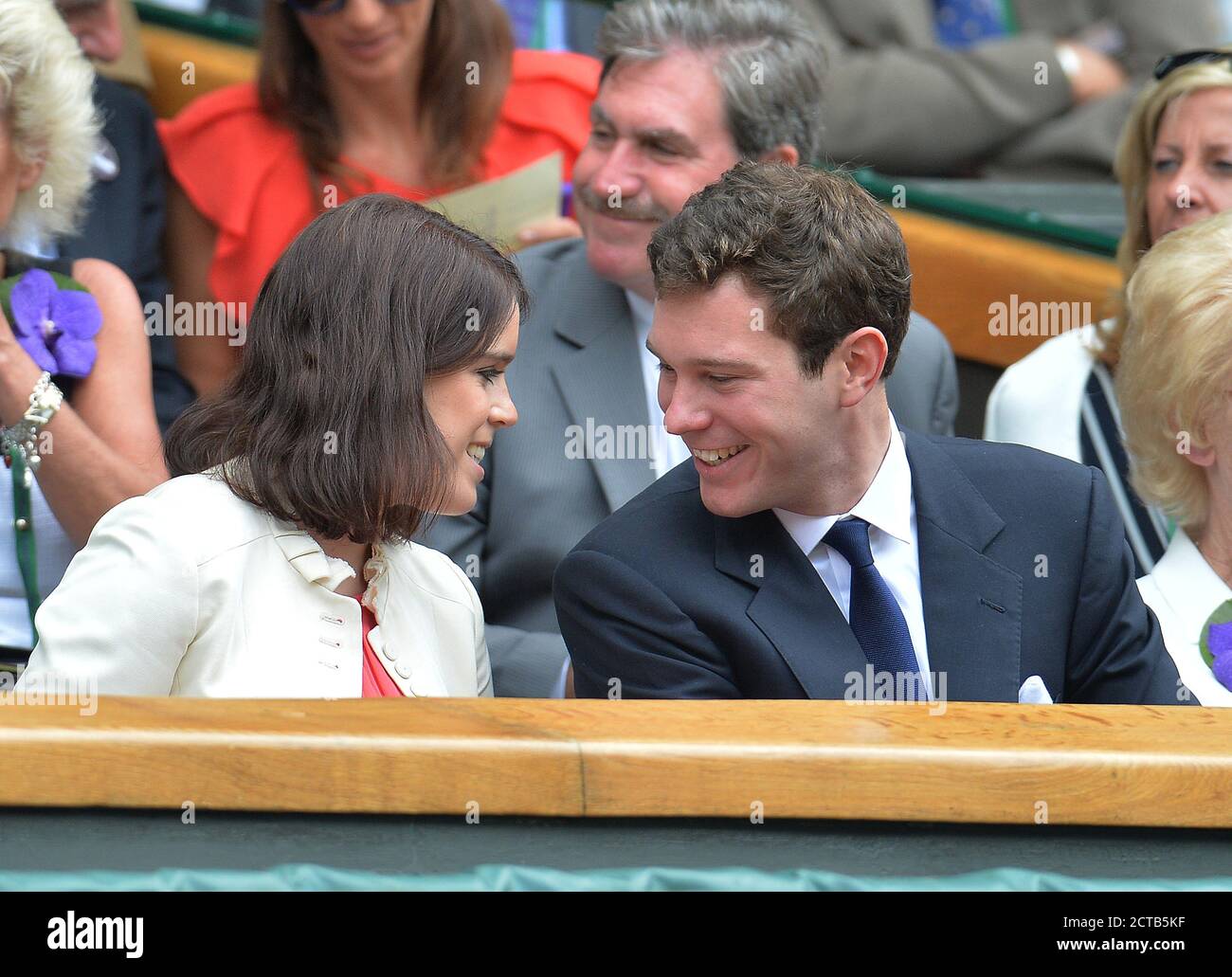La princesse Eugénie et le mari Jack Brooksbank dans la boîte royale à la finale des dames de Wimbledon 2014.Kvitova v Bouchard.Picture Credit: © MARK PAIN/ALAMY Banque D'Images
