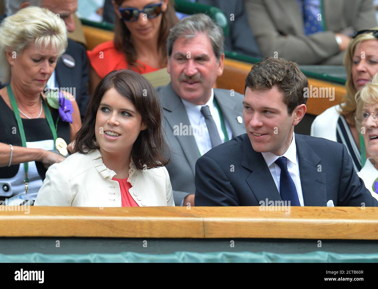 La princesse Eugénie et le mari Jack Brooksbank dans la boîte royale à la finale des dames de Wimbledon 2014.Kvitova v Bouchard.Picture Credit: © MARK PAIN/ALAMY Banque D'Images