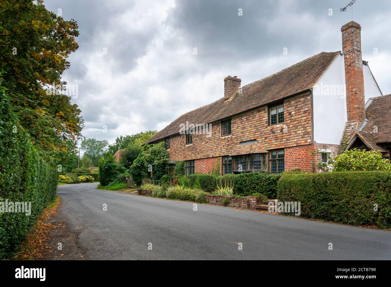 Un ancien cottage dans le village de Smarden, Kent, Royaume-Uni Banque D'Images
