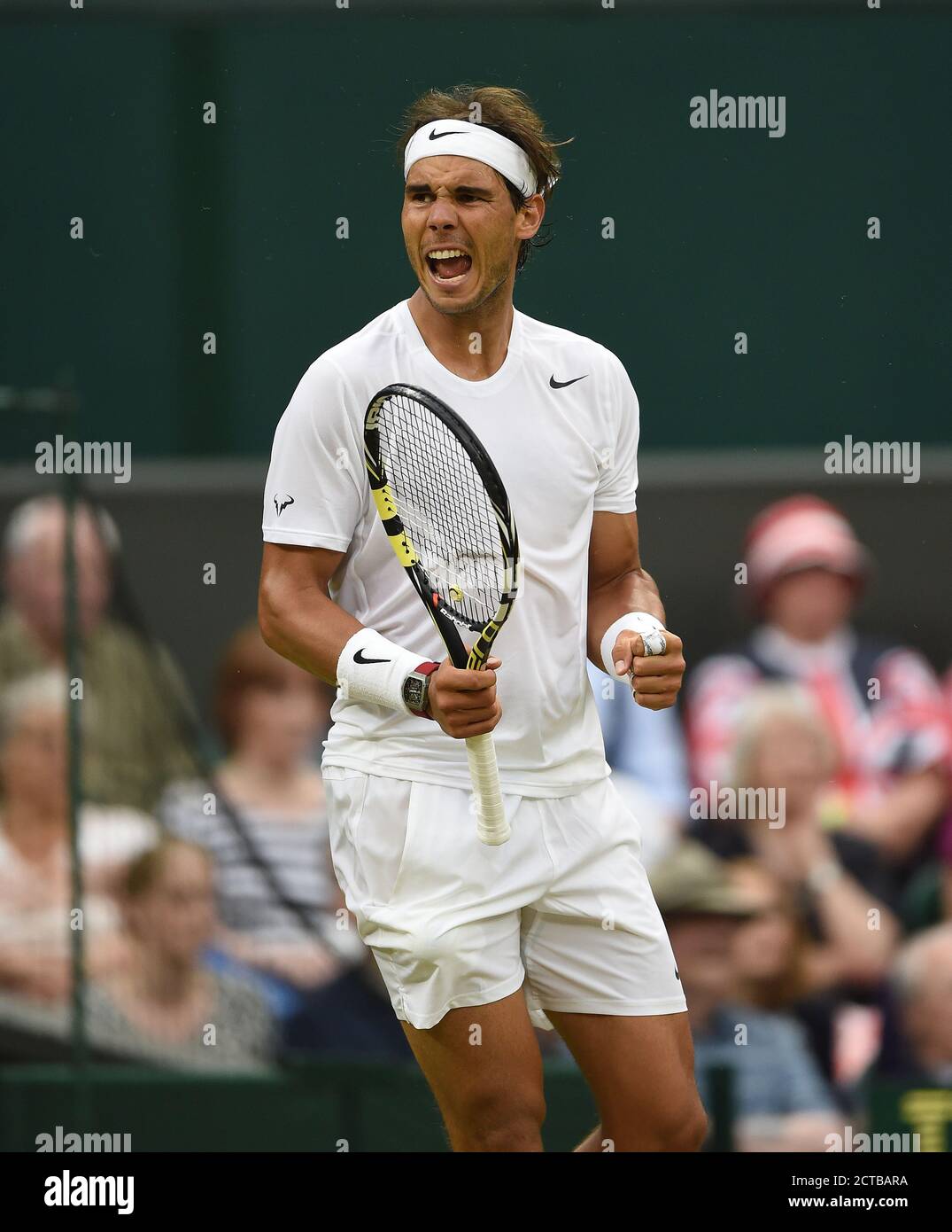 Mikhail Kukushkin contre Rafael Nadal. CHAMPIONNATS DE TENNIS DE WIMBLEDON 2014. Crédit photo : © Mark pain / Alamy Banque D'Images