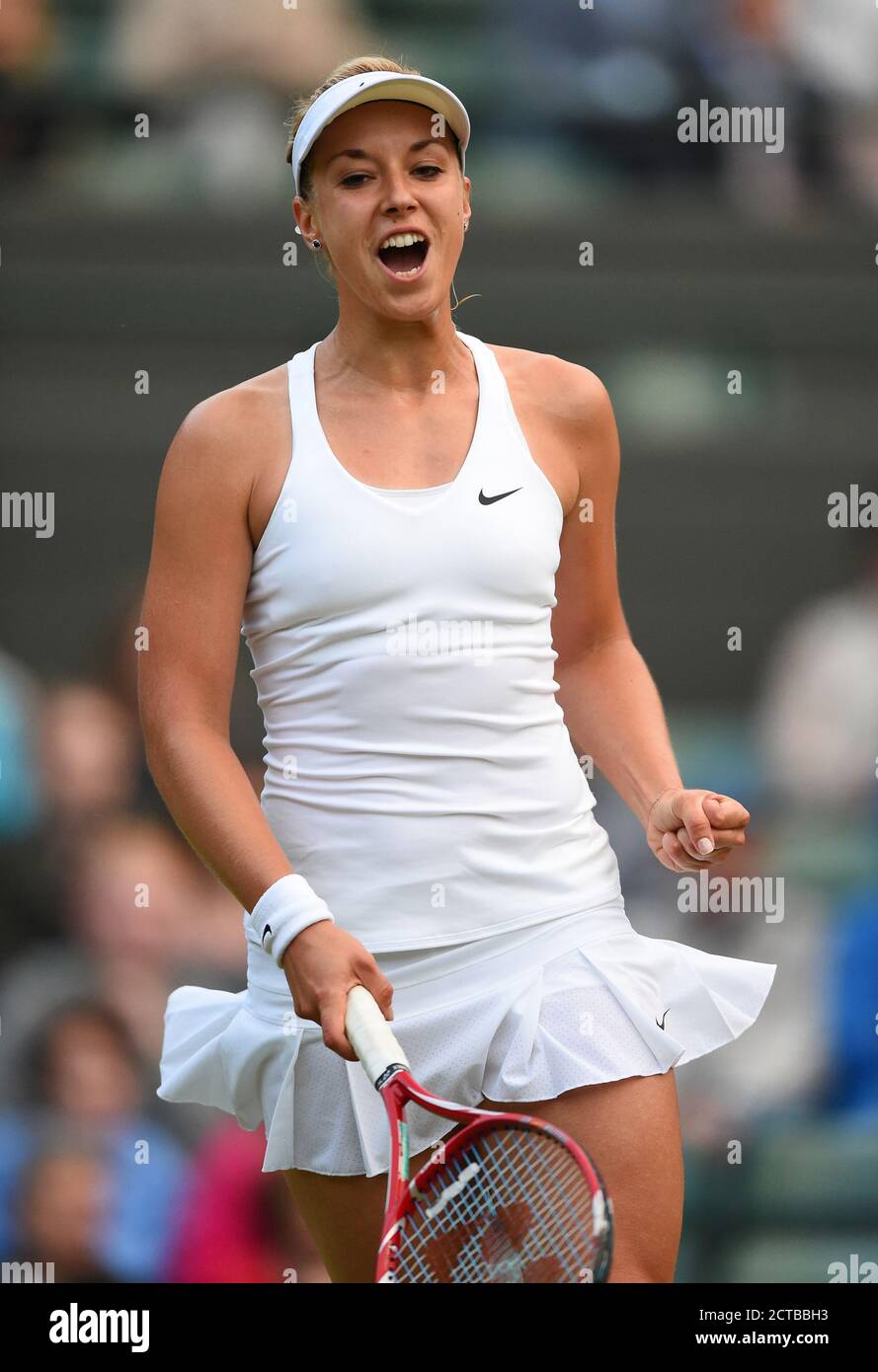 SABINE LISICKI... Sabine Lisicki contre Ana Ivanovic. WIMBLEDON 2014 PHOTO CREDIT : © MARK PAIN / ALAMY Banque D'Images SABINE LISICKI... Sabine Lisicki contre Ana Ivanovic. WIMBLEDON 2014 PHOTO CREDIT : © MARK PAIN / ALAMY Banque D'Images