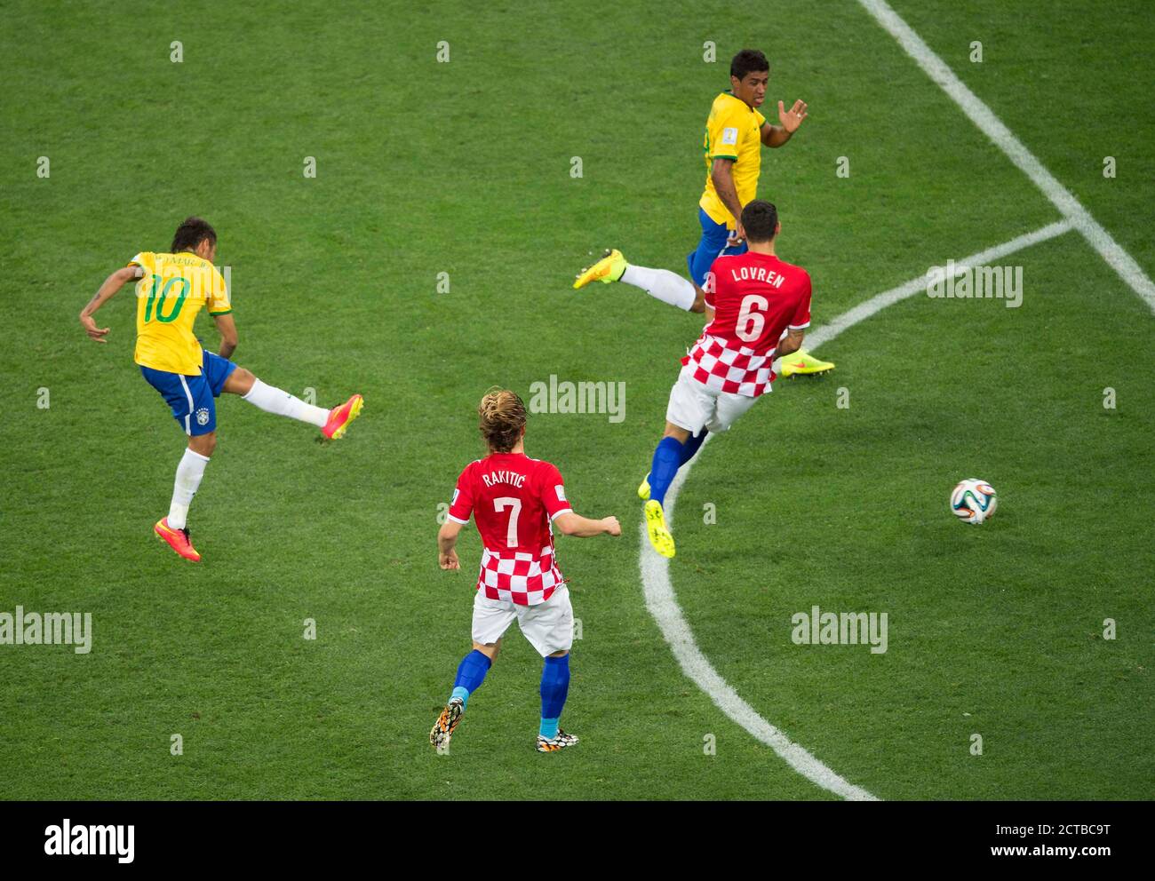 Neymar marque l'égaliseur pour le Brésil 1-1 Brésil / Croatie coupe du monde du Brésil 2014 - Arena de Sao Paolo image : Mark pain 12/6/2014 PHOTO CRED Banque D'Images