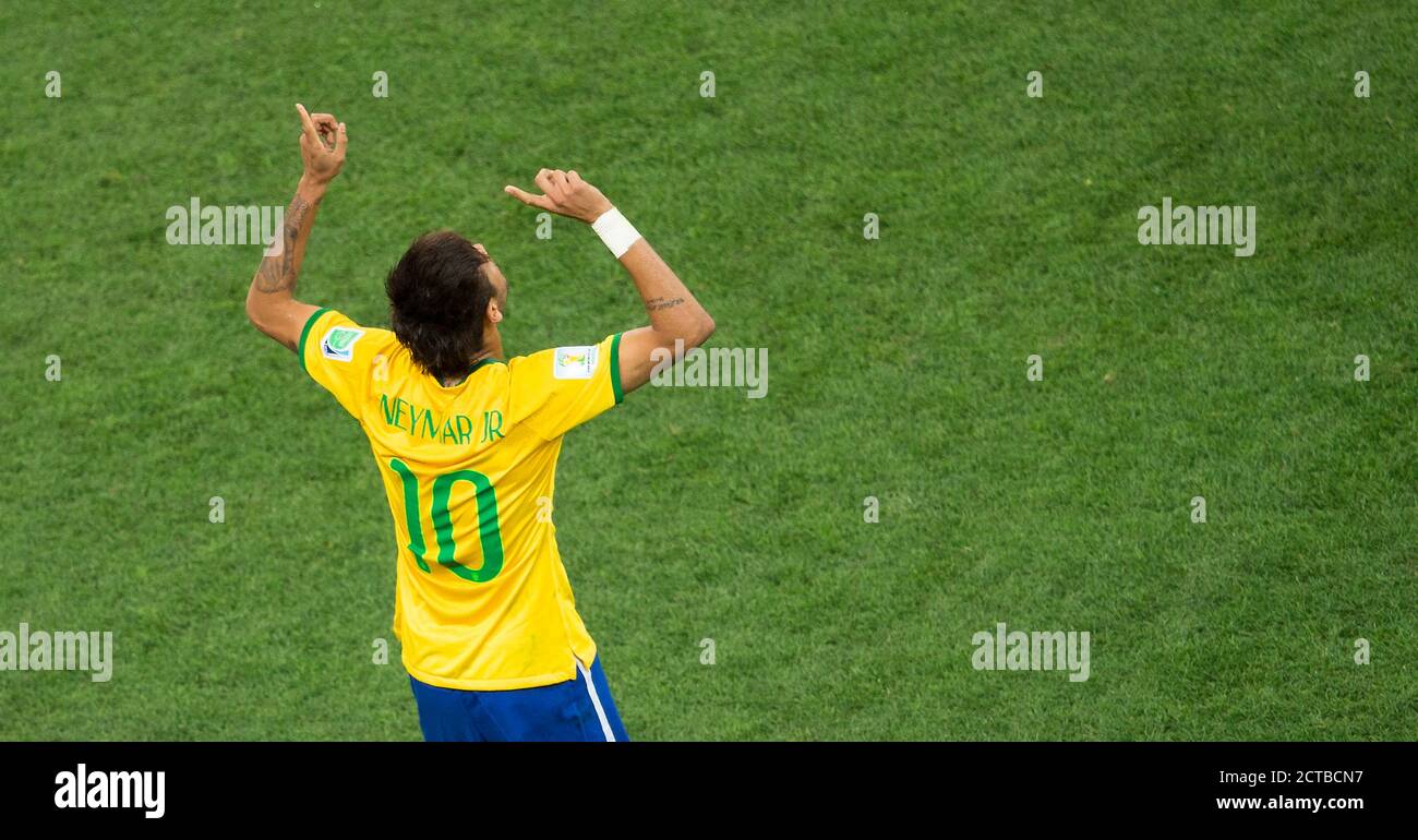 Neymar célèbre son eqialiiser pour le Brésil 1-1 Brésil / Croatie coupe du monde du Brésil 2014 - Arena de Sao Paolo image : Mark pain / Alamy Banque D'Images