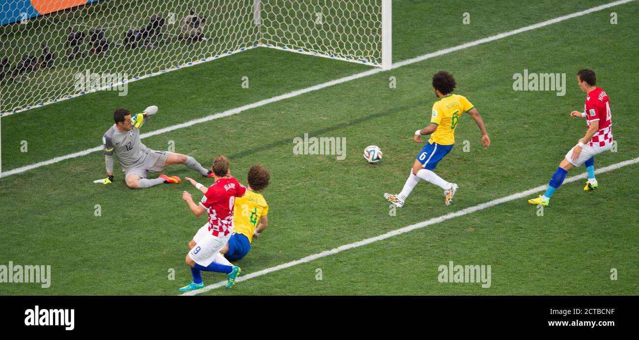 Marcelo marque un but propre pour donner à la Croatie la tête 0-1 Brésil / Croatie coupe du monde 2014 - Arena de Sao Paolo image : Mark pain 12/6/2014 Banque D'Images