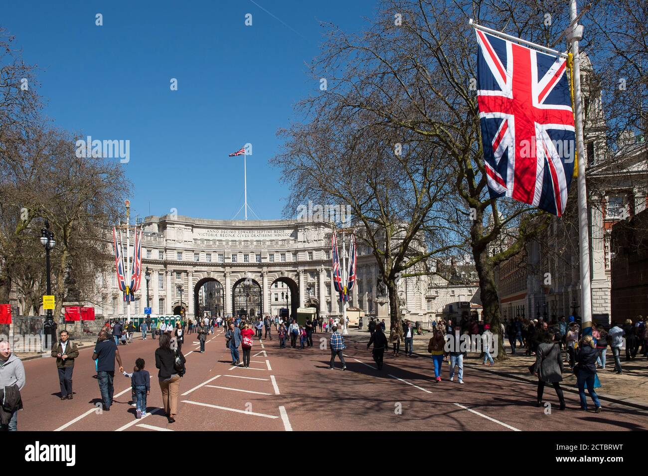 Admiralty Arch vue depuis le Mall de Londres, Angleterre. Banque D'Images