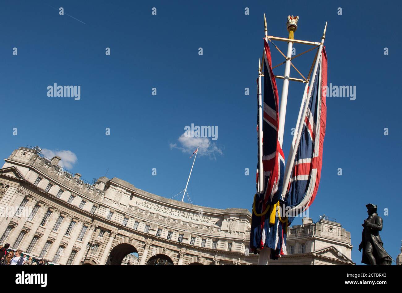 Admiralty Arch vue depuis le Mall de Londres, Angleterre. Banque D'Images
