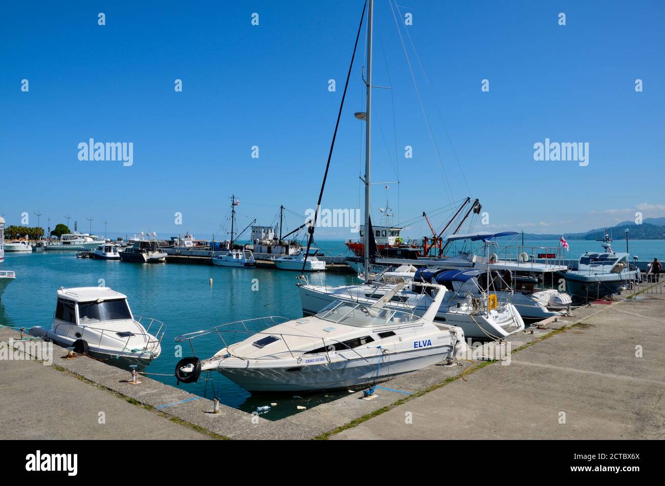 Bateaux et bateaux de luxe à la marina de la mer Noire Batumi Géorgie Banque D'Images