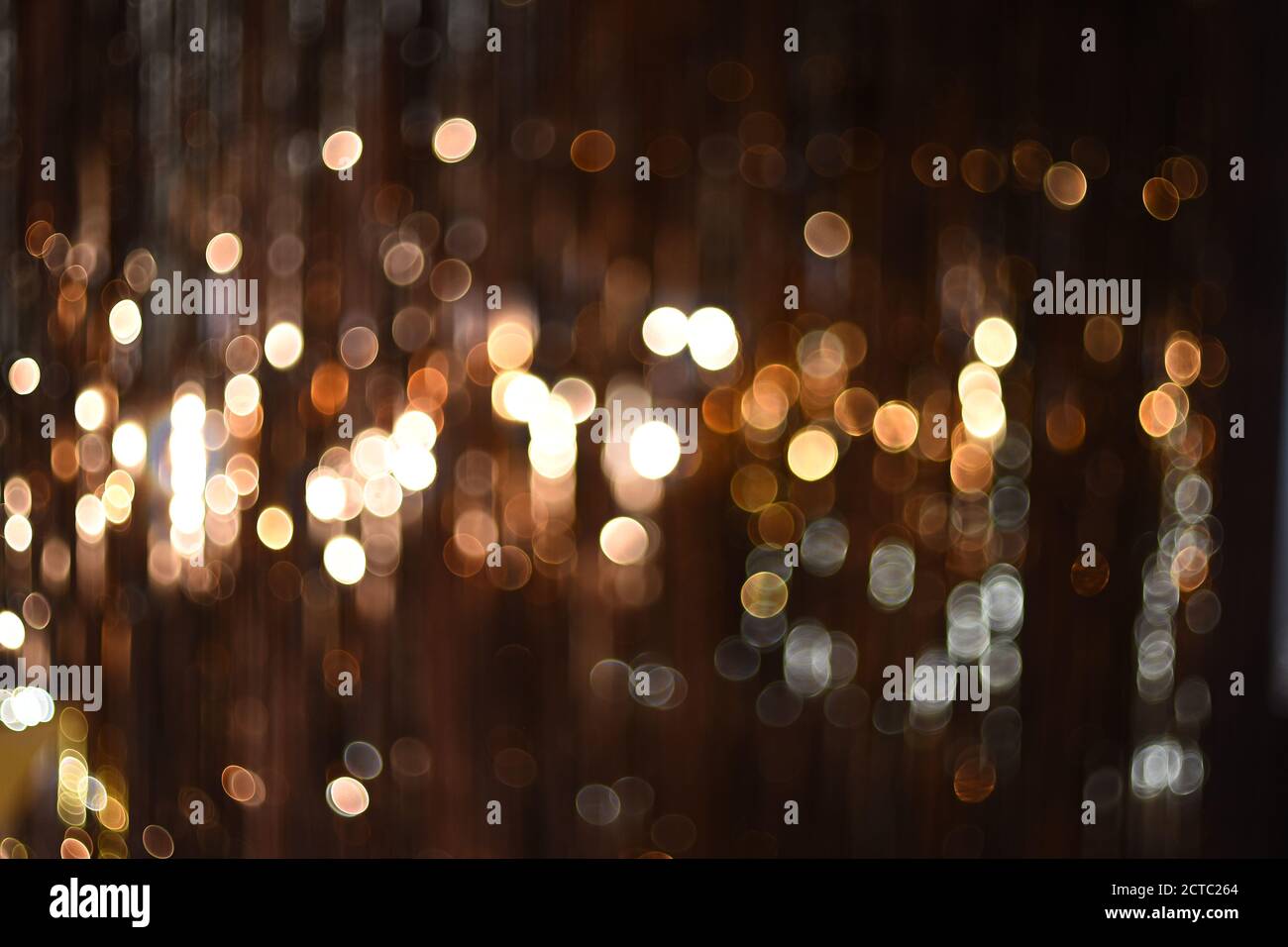 Texture bokeh d'arrière-plan dorée de lignes brillantes Banque D'Images