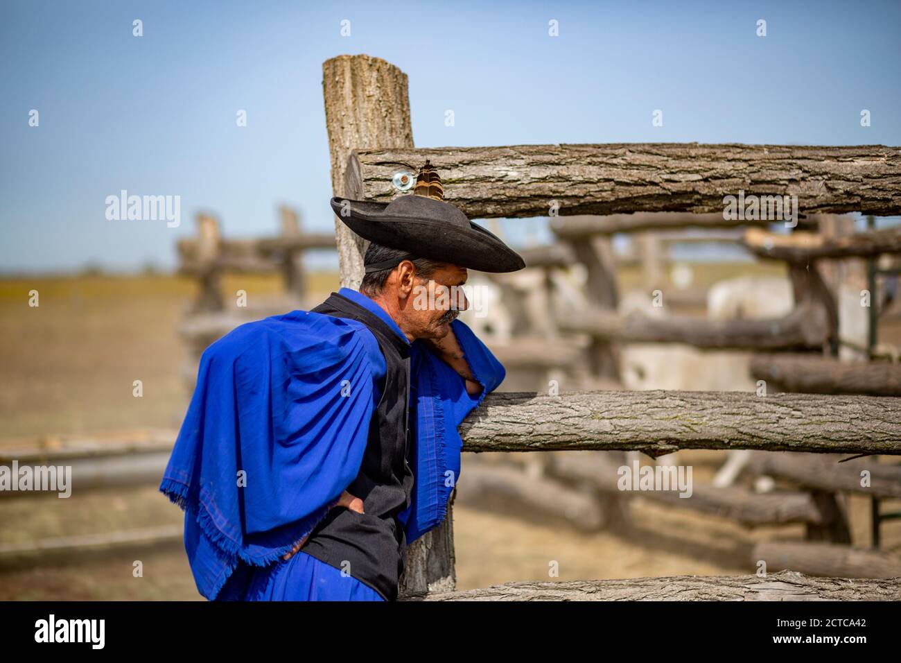 Shepherd regarde le concours annuel dans les zones rurales de Hongrie Banque D'Images