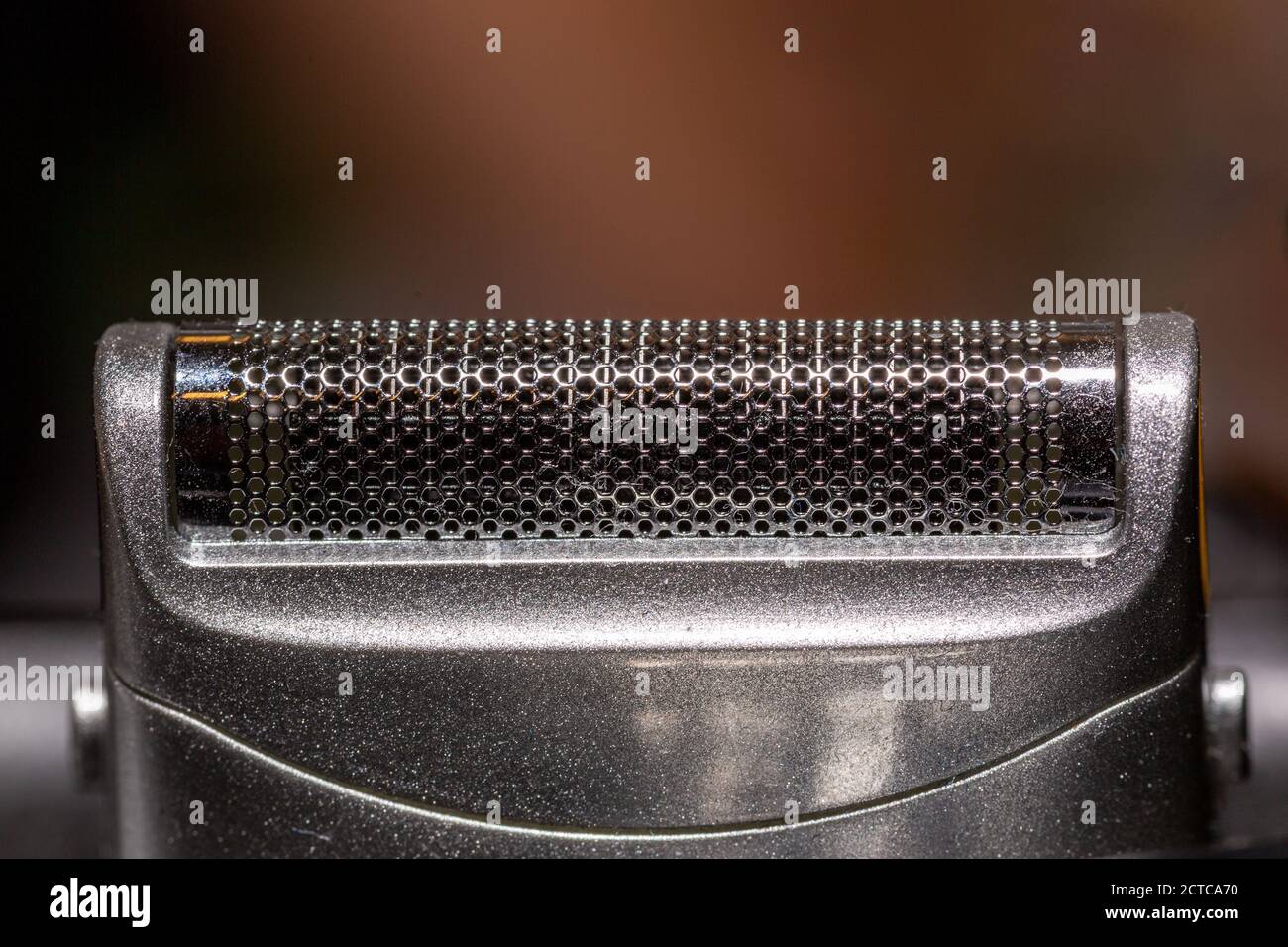 gros plan de la grille d'un rasoir électrique utilisation de la mise au point sélective Banque D'Images