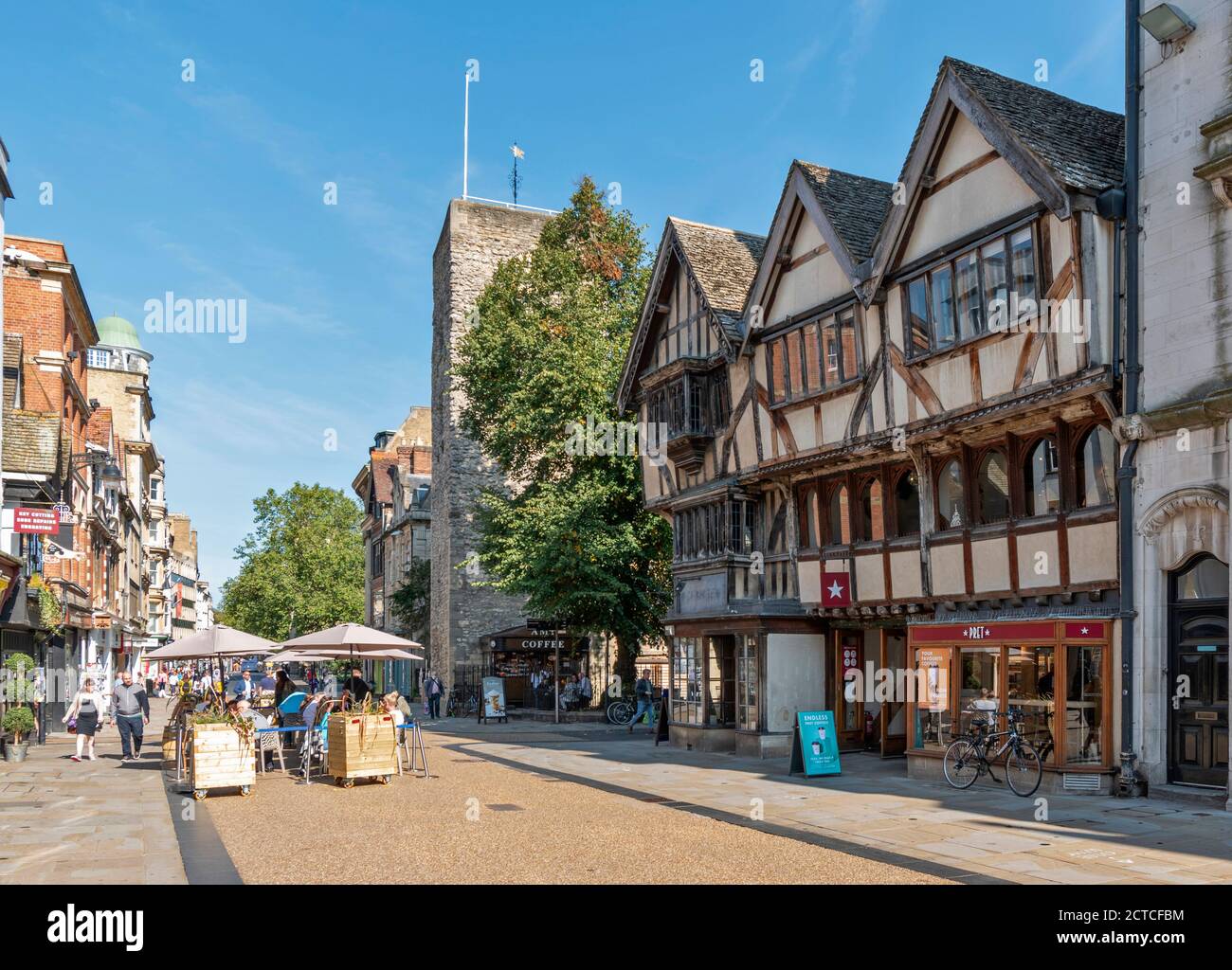 OXFORD VILLE ANGLETERRE VIEUX BÂTIMENT OCCUPÉ PAR PRET COIN DE CORNMARKET ET SHIP STREET À PROXIMITÉ DE LA TOUR SAXON Banque D'Images