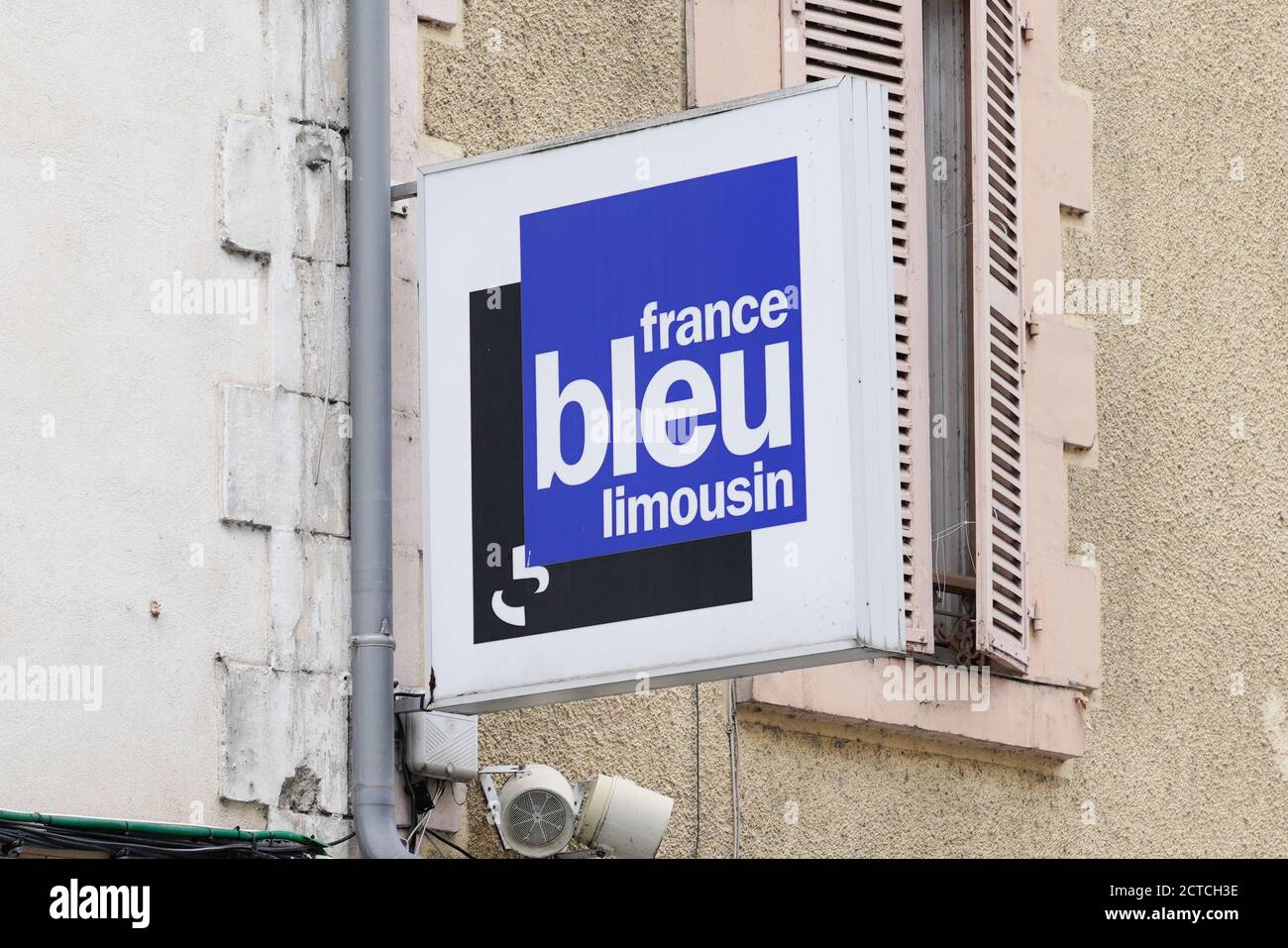 Limoges , Aquitaine / France - 09 20 2020 : france bleu limousin logo local  radio signe réseau radiodiffuseur de service public français Photo Stock -  Alamy