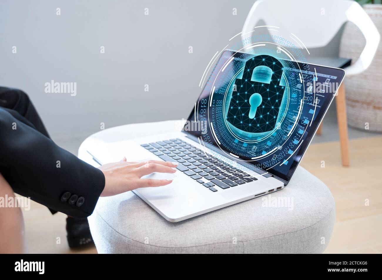 Appuyer sur le bouton Entrée sur l'ordinateur. Système de sécurité verrouillage par clé abstract technology world digital link cybersécurité le hi tech fond bleu foncé, en Banque D'Images