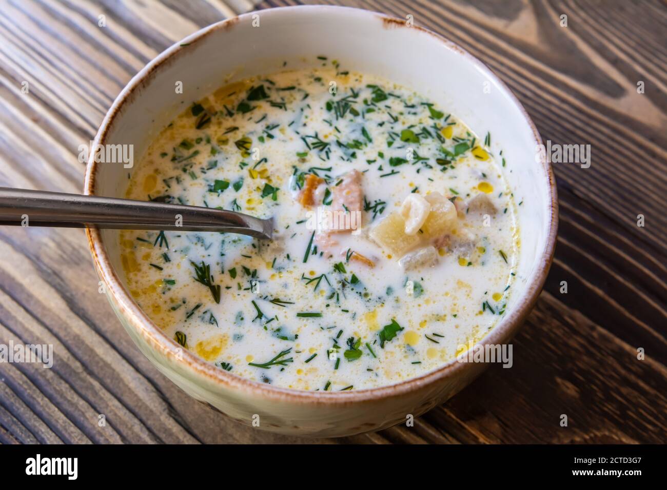 Soupe de poisson connue sous le nom de kalakeitto finlandais, à Saint-Pétersbourg, en Russie. Banque D'Images
