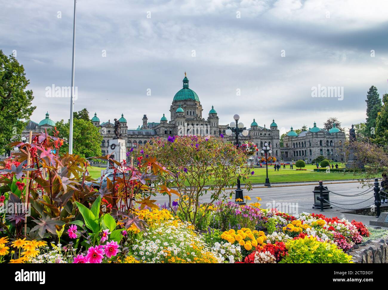 Assemblée législative de la Colombie-Britannique. Jardins du Parlement avec fleurs, île de Vancouver. Banque D'Images