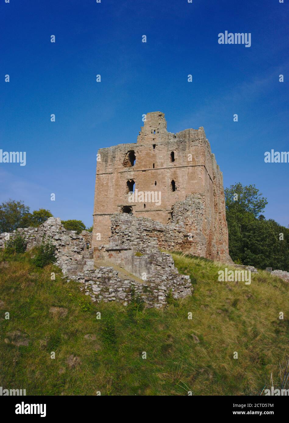 Ruine du XIIe siècle Château de Norham, Northumberland, Angleterre, Royaume-Uni, un sujet favori de l'artiste JMW Turner. Banque D'Images