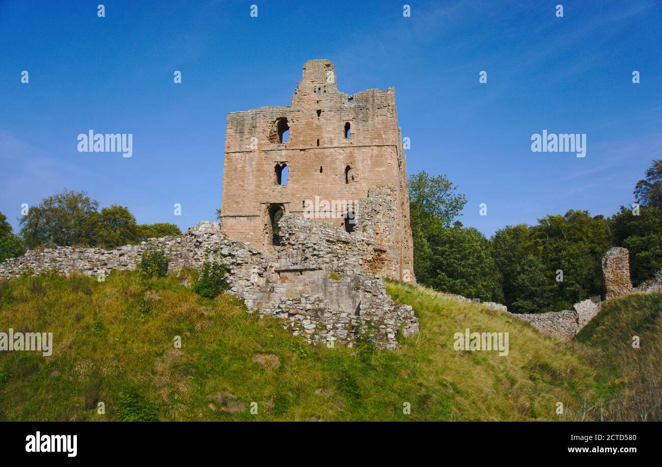 Ruine du XIIe siècle Château de Norham, Northumberland, Angleterre, Royaume-Uni, un sujet favori de l'artiste JMW Turner. Banque D'Images