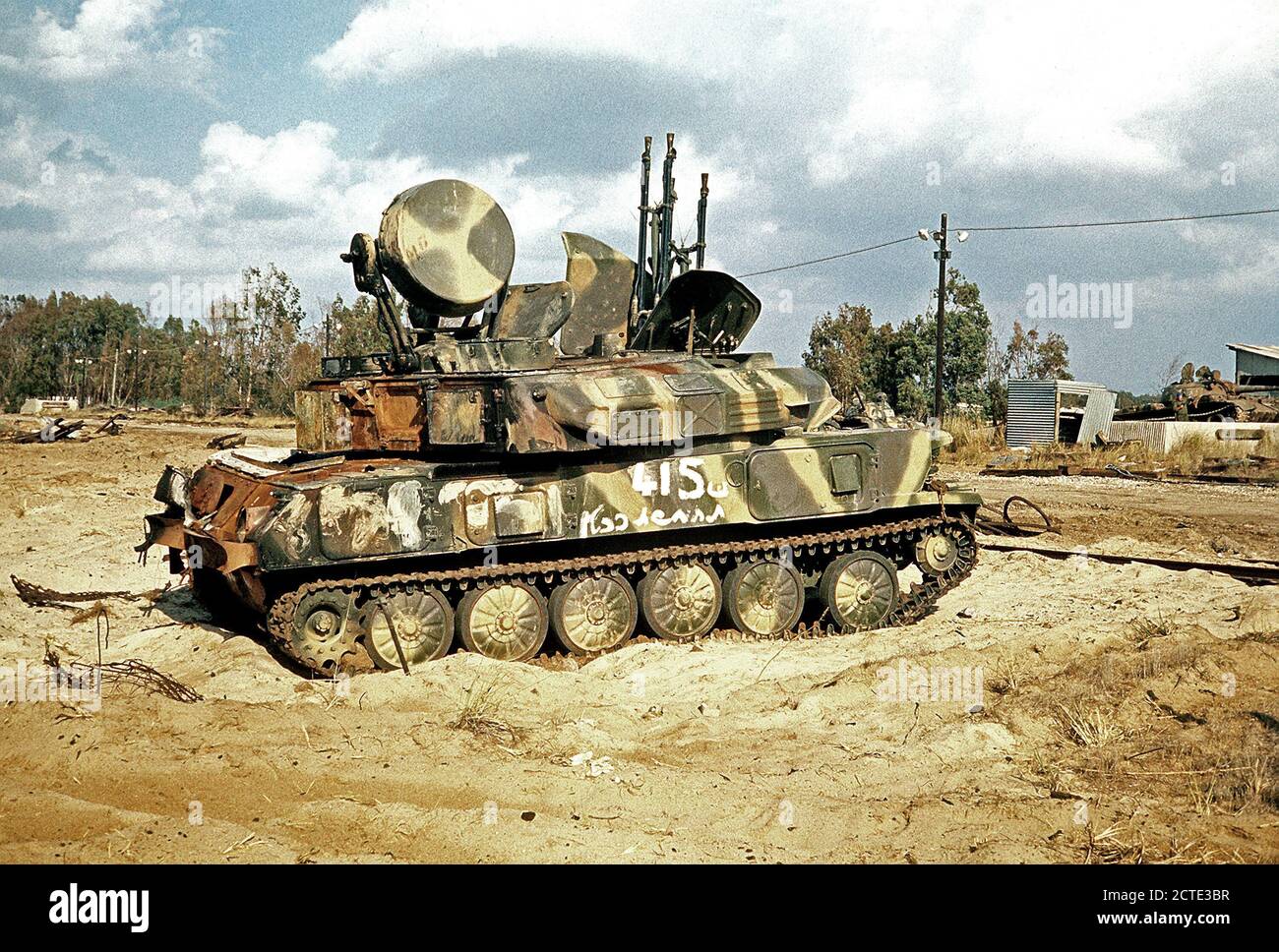 1970 - une bonne vue arrière de construction soviétique une quadruple ZSU-23-4 automoteur de 23 mm canon anti-aérien. Un scanner radar est monté sur la tourelle. Banque D'Images 1970 - une bonne vue arrière de construction soviétique une quadruple ZSU-23-4 automoteur de 23 mm canon anti-aérien. Un scanner radar est monté sur la tourelle. Banque D'Images