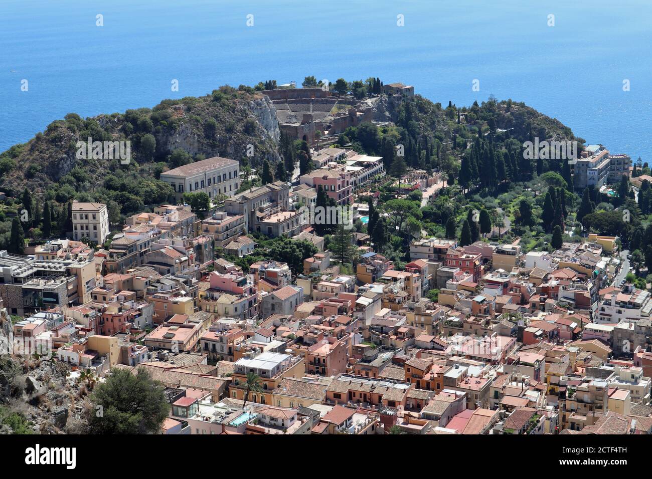 Taormina – Panorama del borgo dalla via Crucis del Santuario Banque D'Images