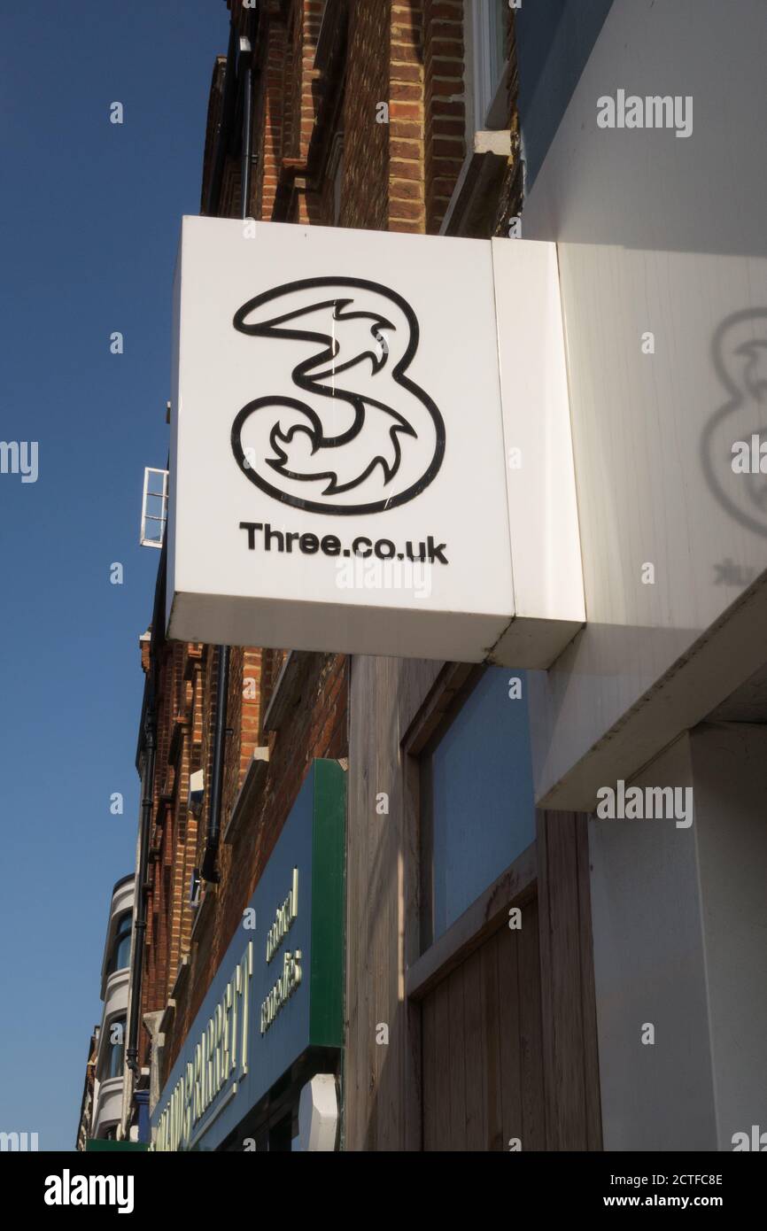 three.co.uk logo et signalisation à l'extérieur d'un magasin dans le sud-ouest de Londres Banque D'Images