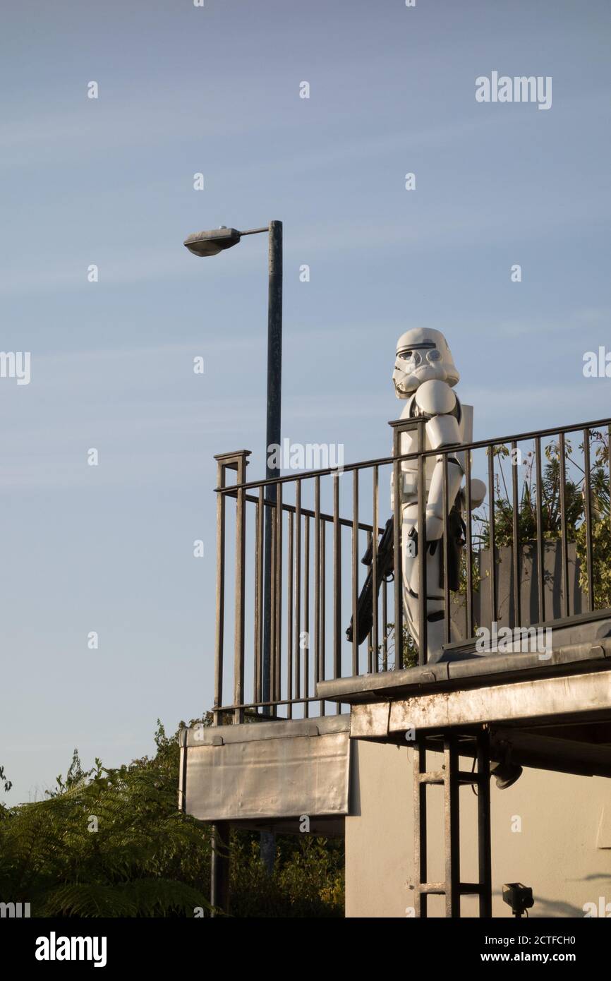 Une grande Armée de la République de lifesize Star Wars Stormtrooper, Barnes, sud-ouest de Londres, Royaume-Uni Banque D'Images