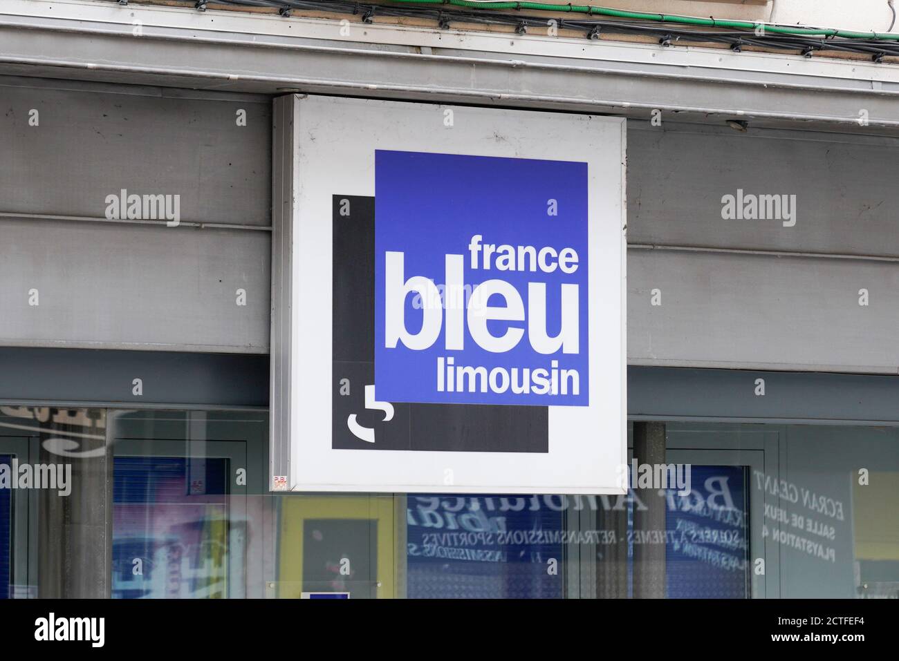 Brive , Auvergne / France - 09 20 2020 : france bleu limousin logo signe  avant du réseau local radio français dans la ville de brive Photo Stock -  Alamy