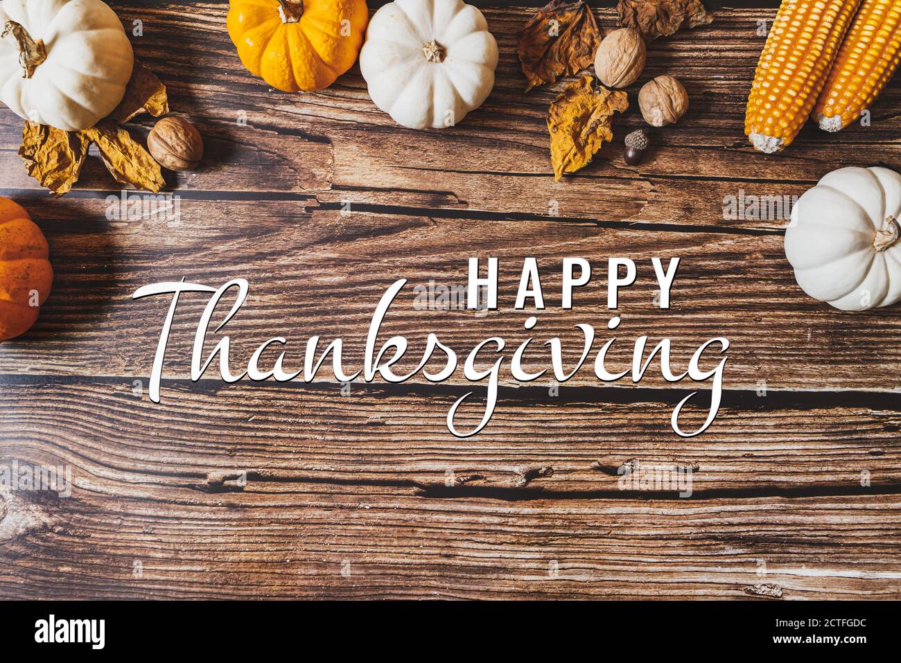 Joyeux Thanksgiving Day à la citrouille et l'écrou sur la table en bois Banque D'Images
