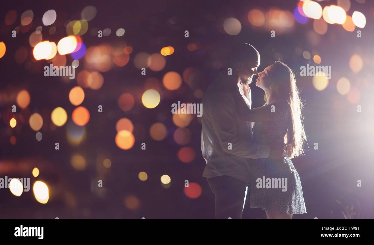 Romantic Love Kiss Heart Banque D Image Et Photos Alamy