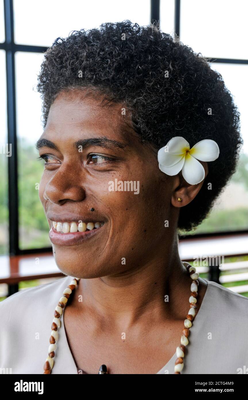 Femme fidjienne Banque de photographies et d'images à haute résolution -  Alamy