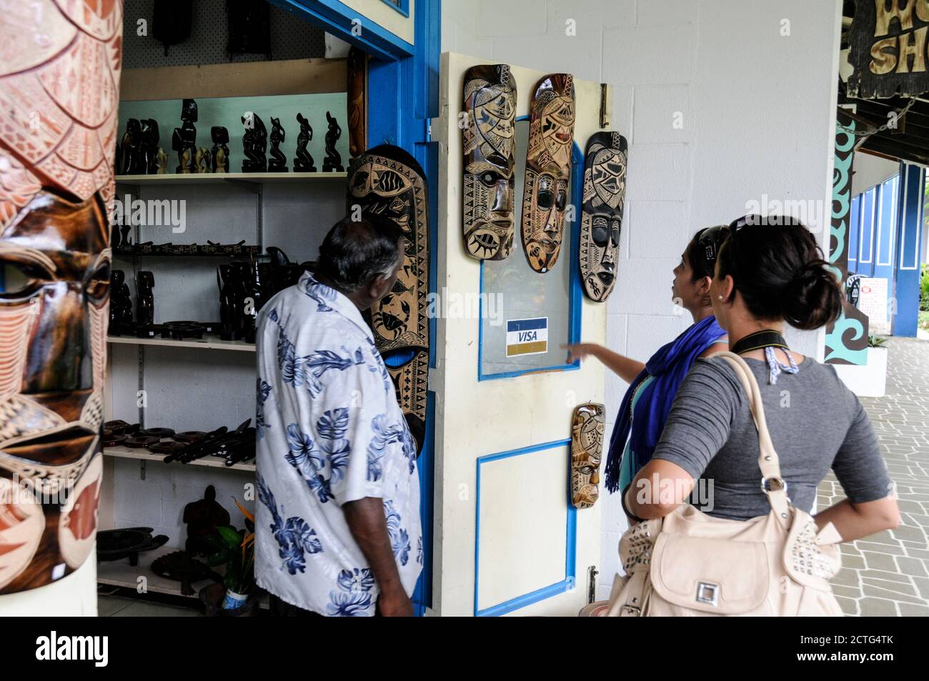 L'artisanat Fujian est en vente dans le village de Pacific Harrbour, à Viti Levu, Fidji, dans le Pacifique Sud Banque D'Images