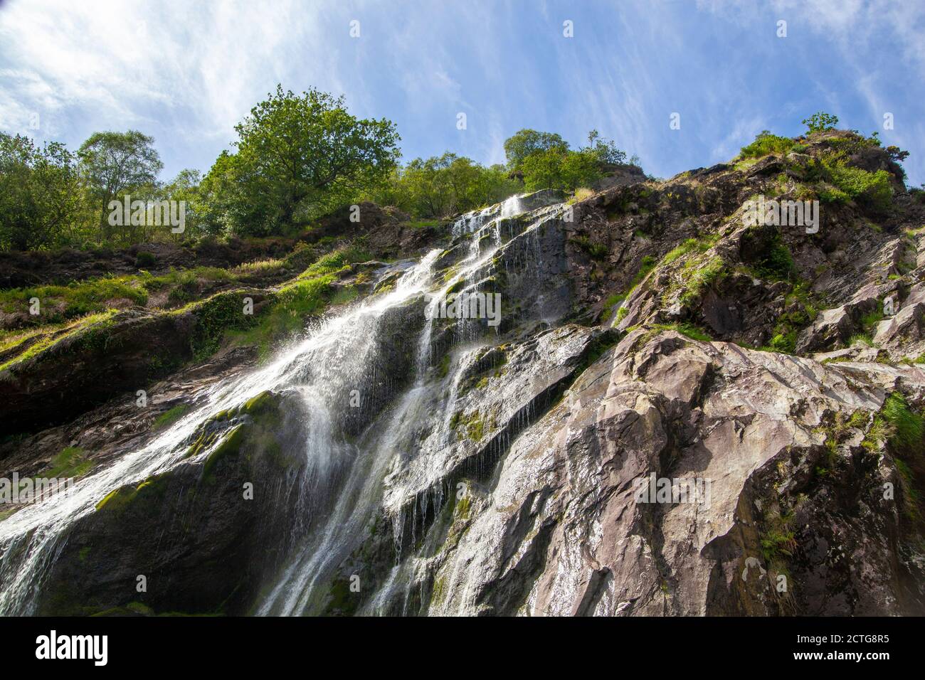 Une cascade de 121 mètres de haut appelée Powerscourt dans un Wicklow Parc national des montagnes en Irlande Banque D'Images